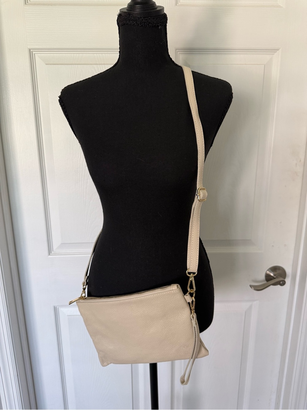 Vera Pelle Cream Pebbled Leather Crossbody Bag with Gold Hardware